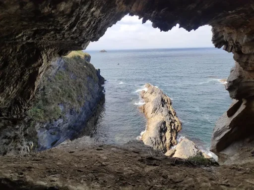 https://www.viajargalicia.com/lugo/viveiro/cueva-de-la-doncella